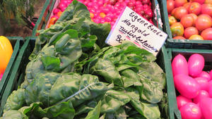 Bauer Boldt verkauft auf dem Wochenmarkt Gemüse aus eigener Produktion.