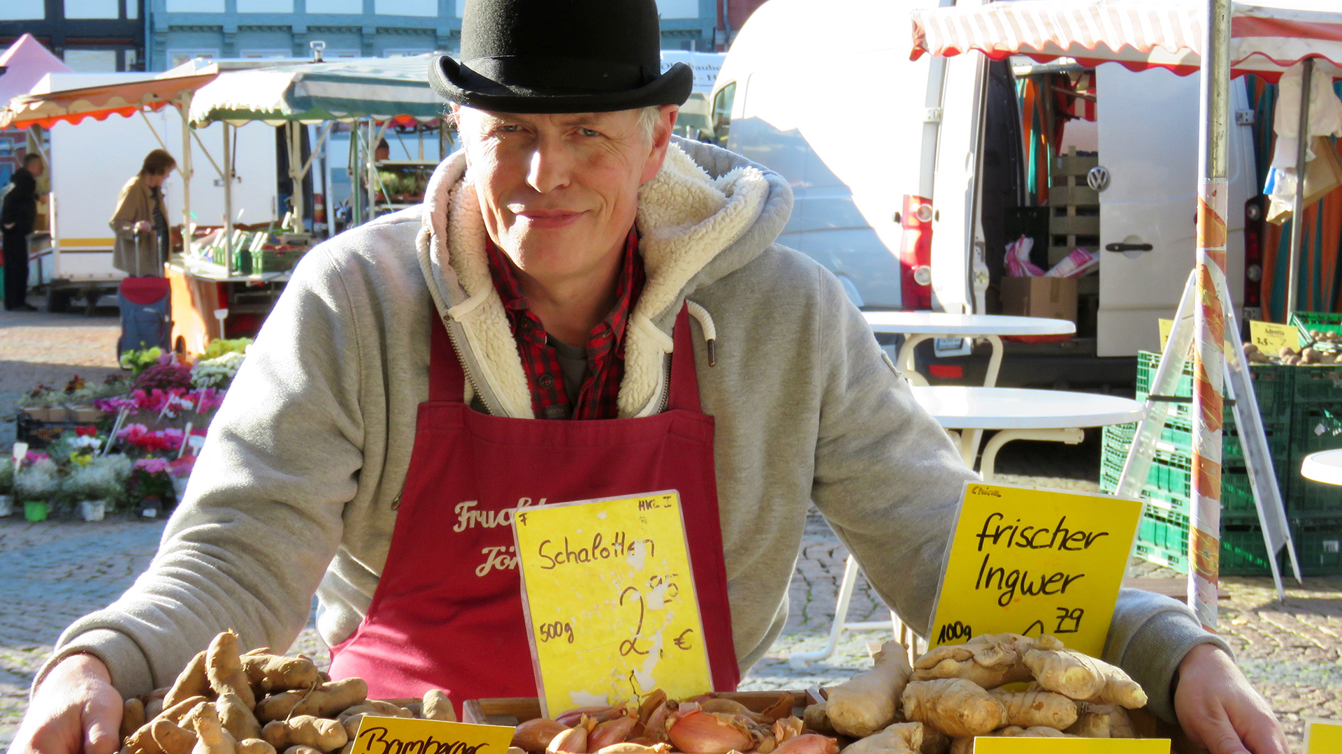 Jörg Ziehe von der "Fruchtquelle" auf dem Wolfenbütteler Wochenmarkt.
