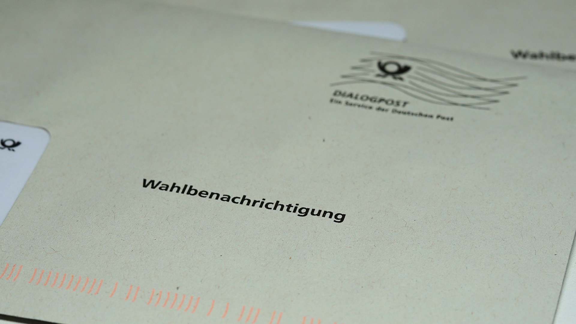 Ein Briefumschlag mit dem Aufdruck "Wahlbenachrichtigung".