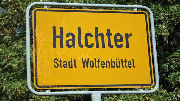 Ortseingangsschild der Wolfenbütteler Stadtteils Halchter.