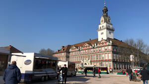 Wochenmarkt auf dem Schlossplatz