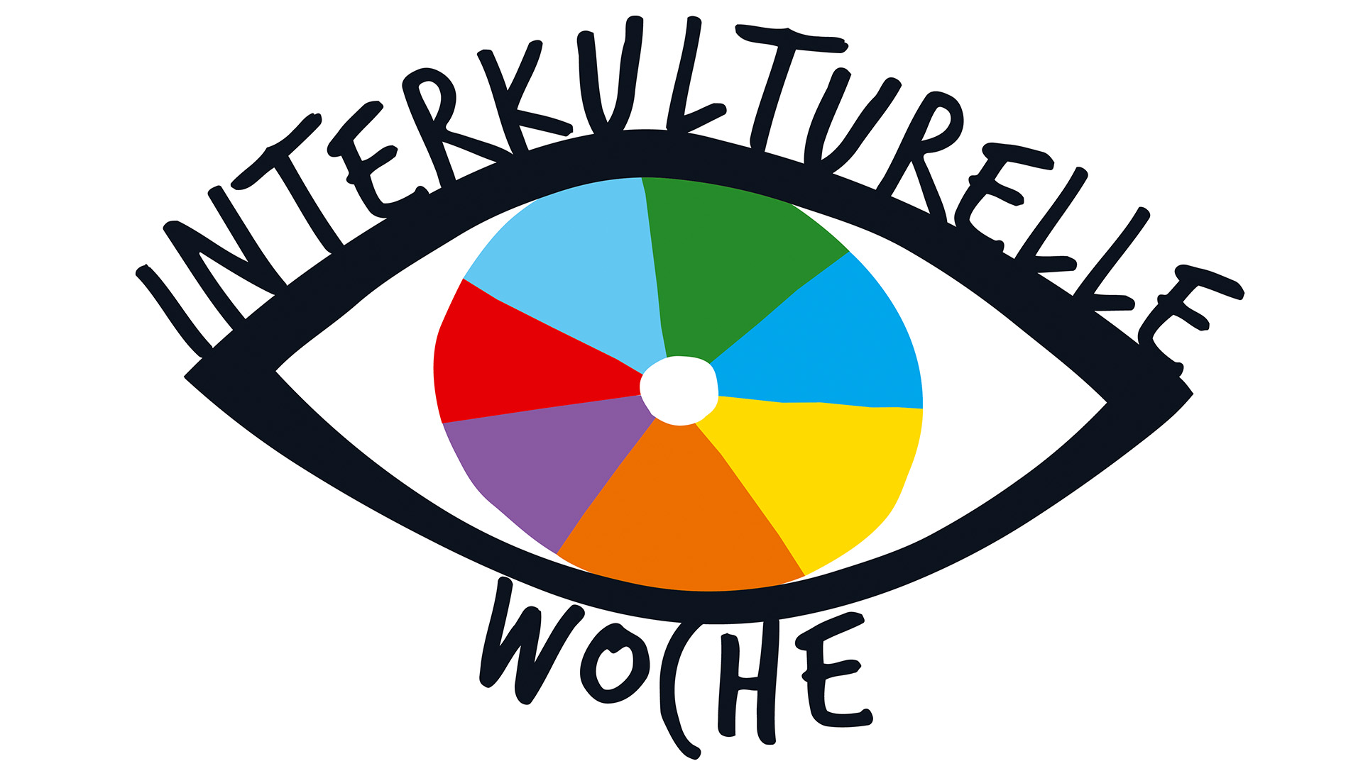 Ein skizziertes Auge: die Iris besteht aus sieben bunten Feldern, die Wimpern werden durch den Schriftzug "Interkulturelle Woche" dargestellt.