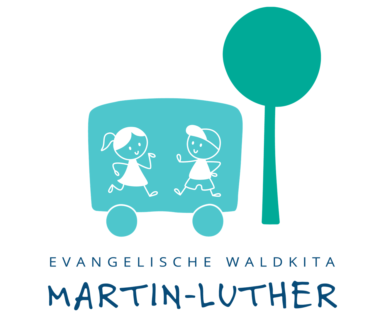 In einem gezeichneten grünen Bus stehen zwei gezeichnete Kinder, ein Mädchen und ein Junge. Daneben steht ein gezeichneter grüner Baum mit runder Krone. Darunter der Schriftzug "Evangelische Waldkita Martin-Luther".