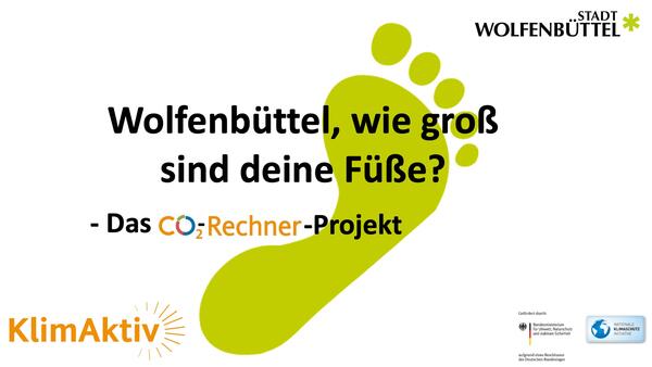 Über einem grünen Fußabdruck stehen die Worte "Wolfenbüttel, wie groß sind deine Füße?" - Das CO2-Rechner-Projekt