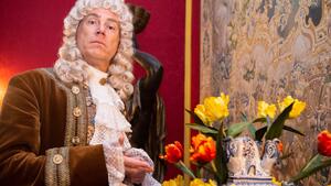 Der Tanzmeister Monsieur Frederic Guillaume de la Marche erklärt den Wert einer Tulpe in der Barockzeit