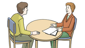 Zeichnung zweier Personen, die an einem Tisch sitzen. Vor der einen Person liegen Papierblätter auf dem Tisch, sie scheint der zweiten Person etwas zu erklären.
